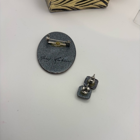 Vintage Floral Enamel Brooch and Earring Set | Mid-20th Century - Picture 4 of 7